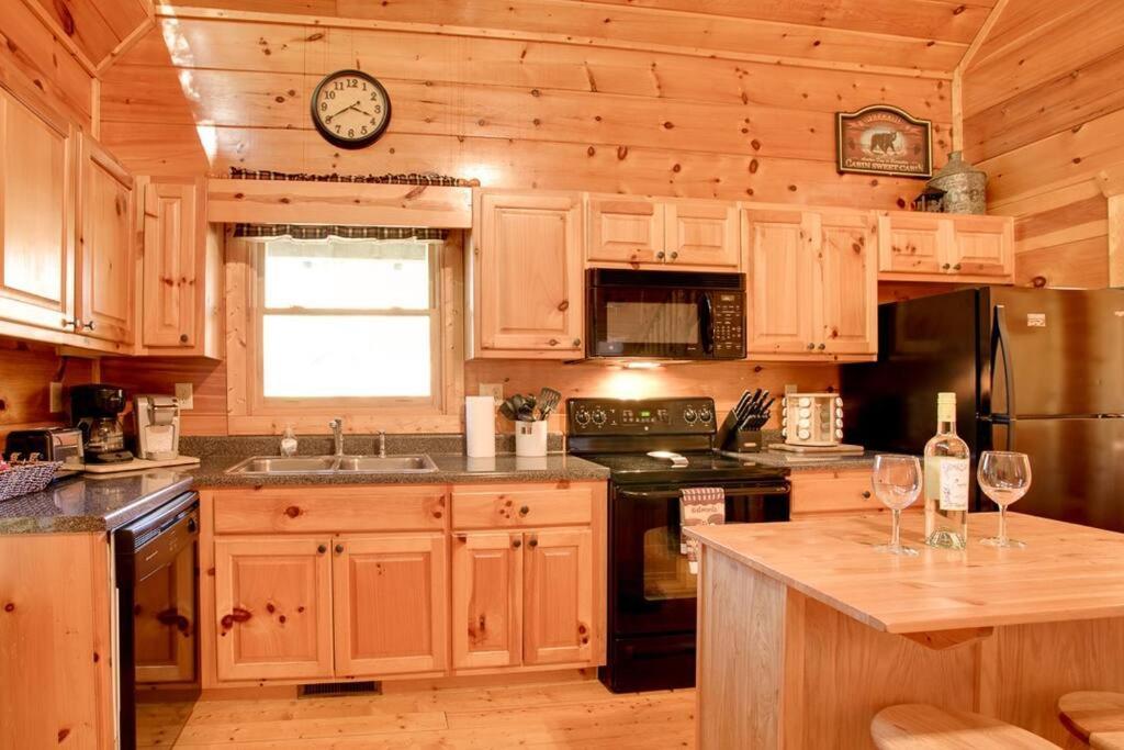 Brave Eagle Cabin Sevierville Habitación foto