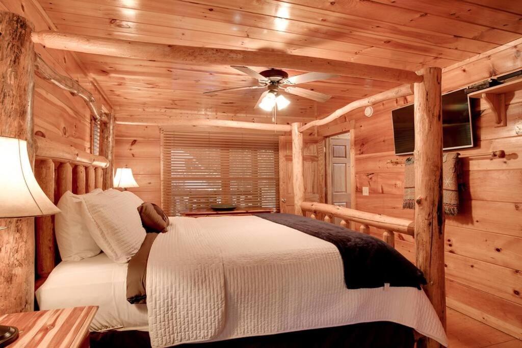Brave Eagle Cabin Sevierville Habitación foto